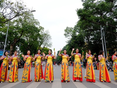 Sở Du lịch Hà Nội chủ trì, phối hợp với Trung tâm bảo tồn Di sản Thăng Long Hà Nội và Câu lạc bộ Đình Làng Việt tổ chức chương trình “Áo dài kết nối Du lịch và Di sản Hà Nội lần thứ nhất, năm 2023” vào sáng 1/9/2023. (Ảnh minh họa: Hồ Hạ)