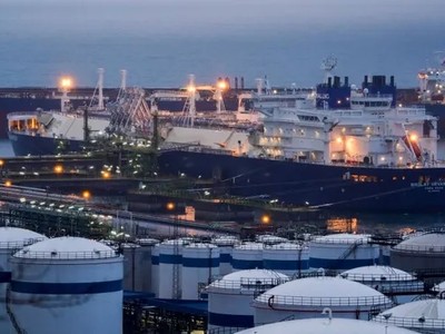 Tàu chở LNG Nikolay Urvantsev của Nga dỡ hàng tại cảng Bilbao, Tây Ban Nha, vào tháng 3/2022. Ảnh: Reuters