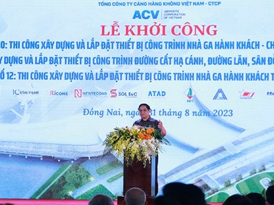 Thủ tướng Phạm Minh Chính nhấn mạnh như vậy tại buổi lễ khởi công hai gói thầu lớn nhất của Sân bay Long Thành và gói thầu gói thầu thi công xây dựng và lắp đặt thiết bị nhà ga hành khách Sân bay Tân Sơn Nhất, diễn ra chiều 31/8 tại 2 điểm cầu Đồng Nai và TP.HCM. 
