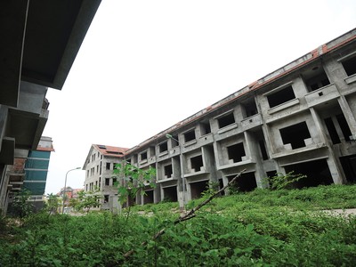 Tài sản bảo đảm cho các khoản nợ phần lớn là bất động sản đang được nhiều ngân hàng rao bán, nhưng có rất ít khách mua