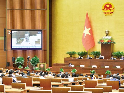 Toàn cảnh phiên thảo luận Dự án Luật Đất đai sửa đổi của các đại biểu Quốc hội chuyên trách.