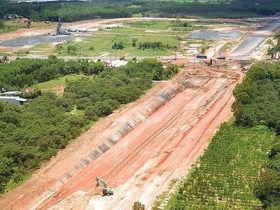 Thi công cao tốc Bắc - Nam, đoạn Hậu Giang - Cà Mau.