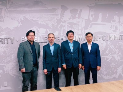 Chủ tịch Tập đoàn Phú Thái Phạm Đình Đoàn (thứ hai, bên phải) và Chủ tịch Tập đoàn Caterpillar James Umpleby (thứ hai, bên trái) tại Trụ sở chính của Caterpillar tại Dallas (Mỹ) ngày 7/9/2023.