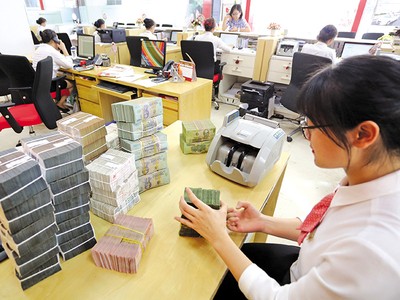 Phí phạt trả nợ khoản vay trước hạn thường từ 0,5 đến 2% hoặc cao hơn tùy từng ngân hàng cho vay. Ảnh: Đ.T 