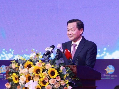 Phó thủ tướng Lê Minh Khái phát biểu tại Diễn đàn. Ảnh: Lê Toàn