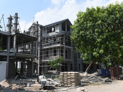 Thị trường nhà thổ cư luôn có giao dịch bởi thói quen “sắm đất” của người dân. Ảnh: Dũng Minh 