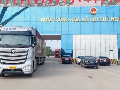 Nhập khẩu hàng hóa qua Cửa khẩu cầu Bắc Luân II.