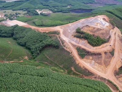 Hiện nay công tác bàn giao mặt bằng cho các dự án cao tốc thành phần qua tỉnh Quảng Bình vẫn chưa được hoàn thành. Ảnh: Vĩnh Quý