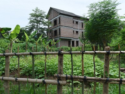 Bất động sản thổ cư hiện được cả các “ông lớn” nhòm ngó. Ảnh: Dũng Minh 