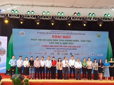 Lãnh đạo TP. Cần Thơ tuyên dương các tổ chức, đơn vị, cá nhân và doanh nghiệp làm du lịch tham gia tổ chức Ngày hội du lịch sinh thái Phong Điền lần thứ X/2023