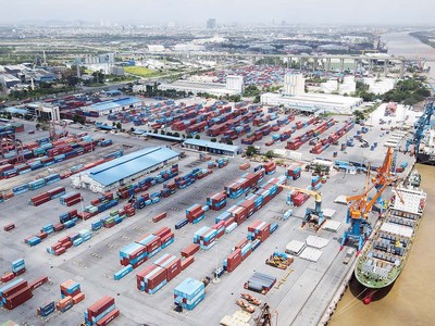 Nhiều doanh nghiệp đang đẩy mạnh đầu tư hậu cần, kho bãi để đáp ứng nhu cầu phát triển. 