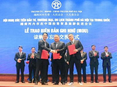 Doanh nghiệp tuần qua: Sữa chua Vinamilk tới Trung Quốc; Lộ diện cổ đông lớn của Viettel Construction; Xanh SM Bike đến TP.HCM 