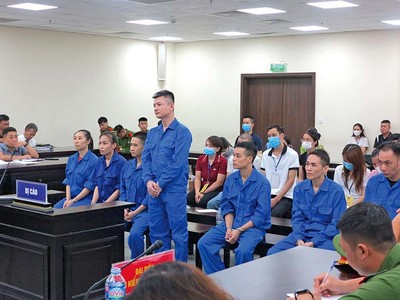 Đào Minh Sáng và các bị cáo tại phiên tòa xét xử về tội “đánh bạc” và “tổ chức đánh bạc”