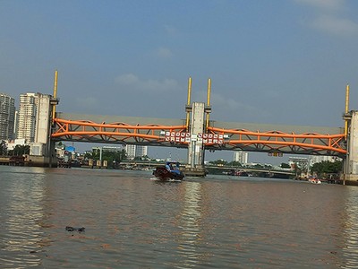 Hiện nay, các cống ngăn triều đã thi công xong phần hạ tầng nhưng chưa thể đưa vào vận hành vì chưa được cấp vốn để hoàn thiện phần thiết bị - Ảnh: Anh Quân 