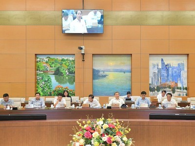 Ủy ban Thường vụ Quốc hội nghe dự thảo báo cáo tổng hợp ý kiến, kiến nghị của cử tri và Nhân dân gửi đến Kỳ họp thứ sáu của Quốc hội.