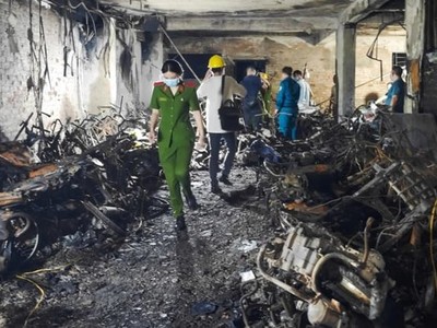 Hiện trường vụ cháy chung cư tại số nhà 37 ngách 29/70 phố Khương Hạ, phường Khương Đình, quận Thanh Xuân (TP. Hà Nội).