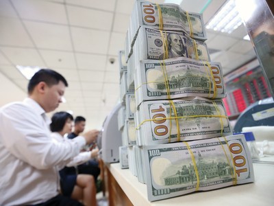 Ngân hàng Nhà nước có thể phải bán bớt dự trữ ngoại hối để đối phó với tỷ giá tăng