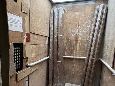 Thang máy là một trong nhiều hạng mục còn dang dở tại dự án Hà Nội Paragon