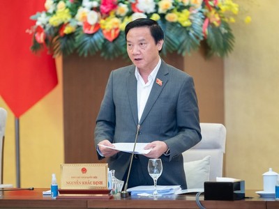 Phó chủ tịch Quốc hội Nguyễn Khắc Định phát biểu tại phiên họp.