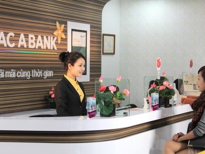 Ngân hàng kinh doanh đi xuống vì quá thừa tiền 