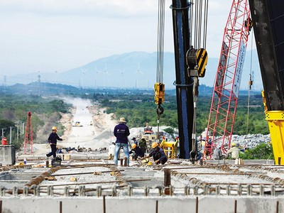 Thi công cao tốc Quảng Ngãi - Hoài Nhơn.