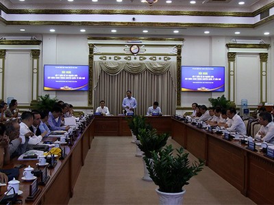 Ông Phan Văn Mãi, Chủ tịch UBND TP.HCM nêu quan điểm tại hội nghị lấy ý kiến về Đề án nghiên cứu xây dựng Cảng trung chuyển quốc tế Cần Giờ - Ảnh: Lê Quân