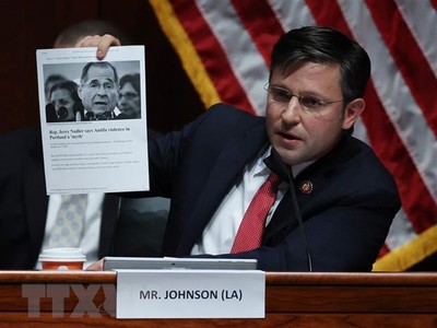 Nghị sỹ Mike Johnson phát biểu tại phiên điều trần của Ủy ban Tư pháp Hạ viện Mỹ ở Washington, DC. (Ảnh: AFP/TTXVN)