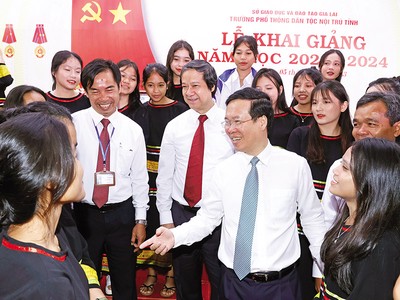 Chủ tịch nước Võ Văn Thưởng mong muốn các em học sinh phát triển toàn diện năng lực và phẩm chất. Ảnh: Thống Nhất