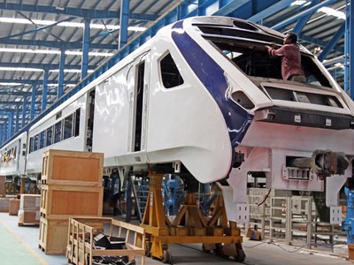 Bên trong một nhà máy sản xuất lắp ráp tàu hỏa cao tốc Vande Bharat tại thành phố Chennai, bang miền Nam Tamil Nadu, Ấn Độ (Nguồn: ANI) 