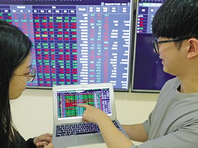 Thị trường chứng khoán đang có dấu hiệu khởi sắc. Ảnh: Dũng Minh