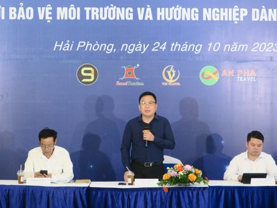 Ông Vũ Huy Thưởng, Phó giám đốc Sở Du lịch Hải Phòng thông tin về các điểm thăm quan du lịch văn hóa, lịch sử.
