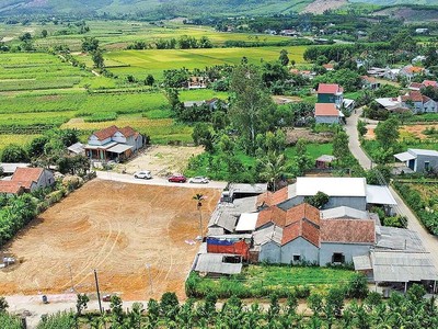 Nạn phân lô, bán nền cũng diễn ra phức tạp.