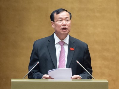 Chủ nhiệm Ủy ban Quốc phòng – An ninh Lê Tấn Tới báo cáo tiếp thu, giải trình, chỉnh lý dự thảo.