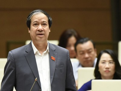 Bộ trưởng Bộ Giáo dục và đào tạo Nguyễn Kim Sơn phát biểu giải trình