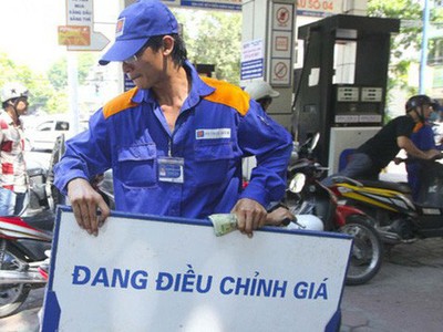 Sau khi điều chỉnh giá, xăng RON 95 tăng lên 24.000 đồng/lít từ 15 giờ chiều 1/11/2023.