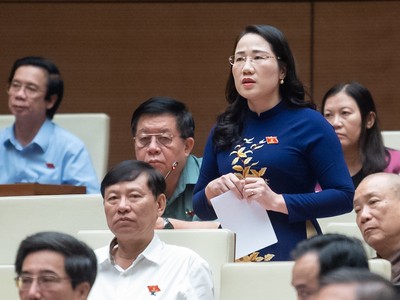 Phó chủ nhiệm Ủy ban Tư pháp Nguyễn Thị Thủy tham gia thảo luận.