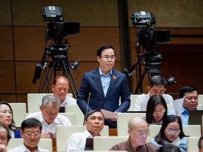 Đại biểu Trần Văn Khải tham gia thảo luận.