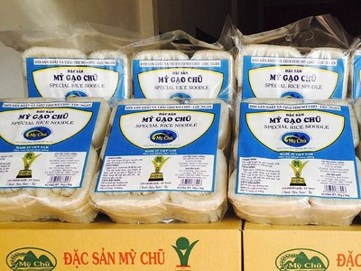 Sản phẩm mỳ chũ của hợp tác xã Mỳ chũ Nam Thể (Lục Ngạn, Bắc Giang).