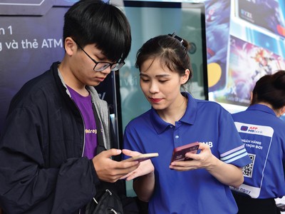 Ngành ngân hàng phải tự vượt qua trở ngại khi triển khai ngân hàng số cho khách hàng cá nhân