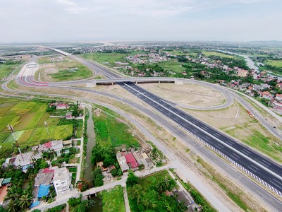 Thị trường bất động sản trầm lắng khiến các nhà thầu xây dựng ít việc và bị nợ đọng