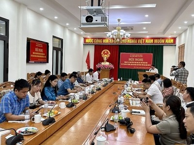 Lãnh đạo UBND huyện Bình Xuyên thông tin về kết quả triển khai xây dựng Làng văn hóa kiểu mẫu