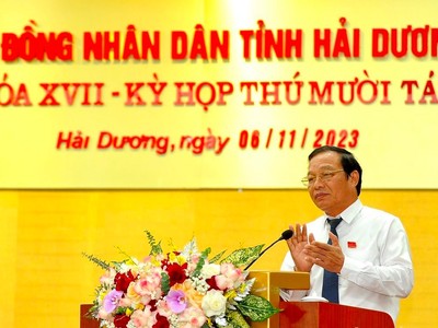 Ông Lê Văn Hiệu, Phó bí thư Thường trực Tỉnh ủy, Chủ tịch HĐND tỉnh Hải Dương phát biểu tại kỳ họp. Ảnh: Thành Chung
