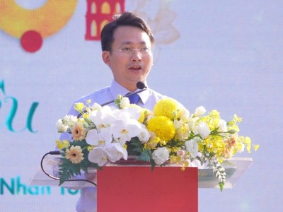 Ông Trần Trung Hiếu, Phó giám đốc Sở Du lịch Hà Nội phát biểu tại Lễ bế mạc Lễ hội Quà tặng Du lịch Hà Nội 2023. 