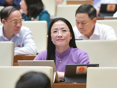 Kỳ họp thứ sáu của Quốc hội đã qua hai tuần làm việc. 