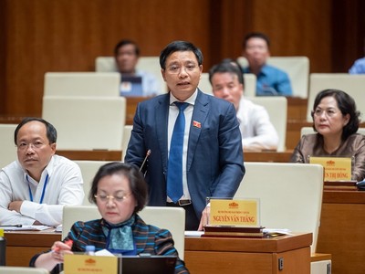 Bộ trưởng Bộ GTVT Nguyễn Văn Thắng trả lời chất vấn