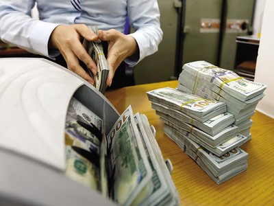 Sự can thiệp của Nhà nước khiến cổ đông nhỏ, người gửi tiền sẽ được bảo vệ khi ngân hàng thất bại. Ảnh: Đức Thanh 