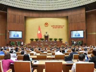 Quốc hội nghe Thủ tướng báo cáo trước khi chất vấn trực tiếp.