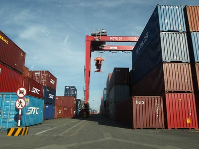 Xuất nhập khẩu khó chinh phục mốc 700 tỷ USD 