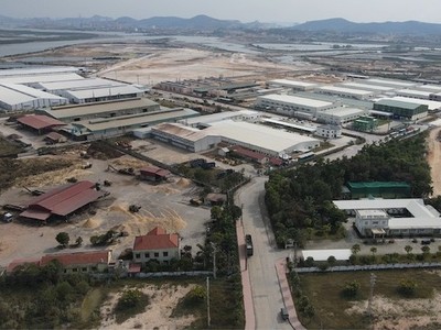 Toàn cảnh nhìn từ trên cao Khu công nghiệp Việt Hưng giai đoạn 1. Ảnh: thanhnien.vn