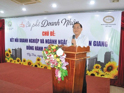 Ông Nguyễn Văn Vĩnh, Chủ tịch UBND tỉnh Tiền Giang chia sẻ thông tin với doanh nghiệp tại cuộc gặp gỡ Cà phê Doanh nhân